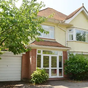 A Cozy House To In Sunny Holiday home